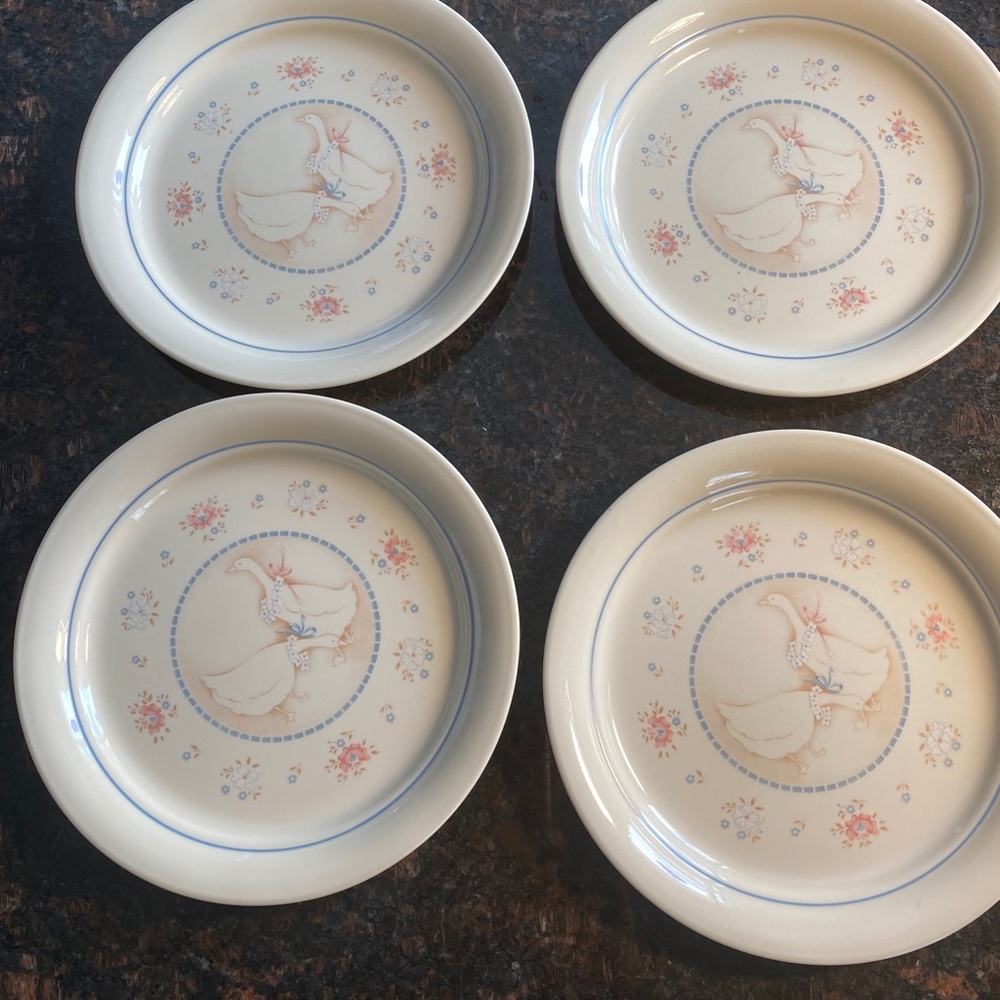 4 Corelle County Promenade 8.5” Plates
